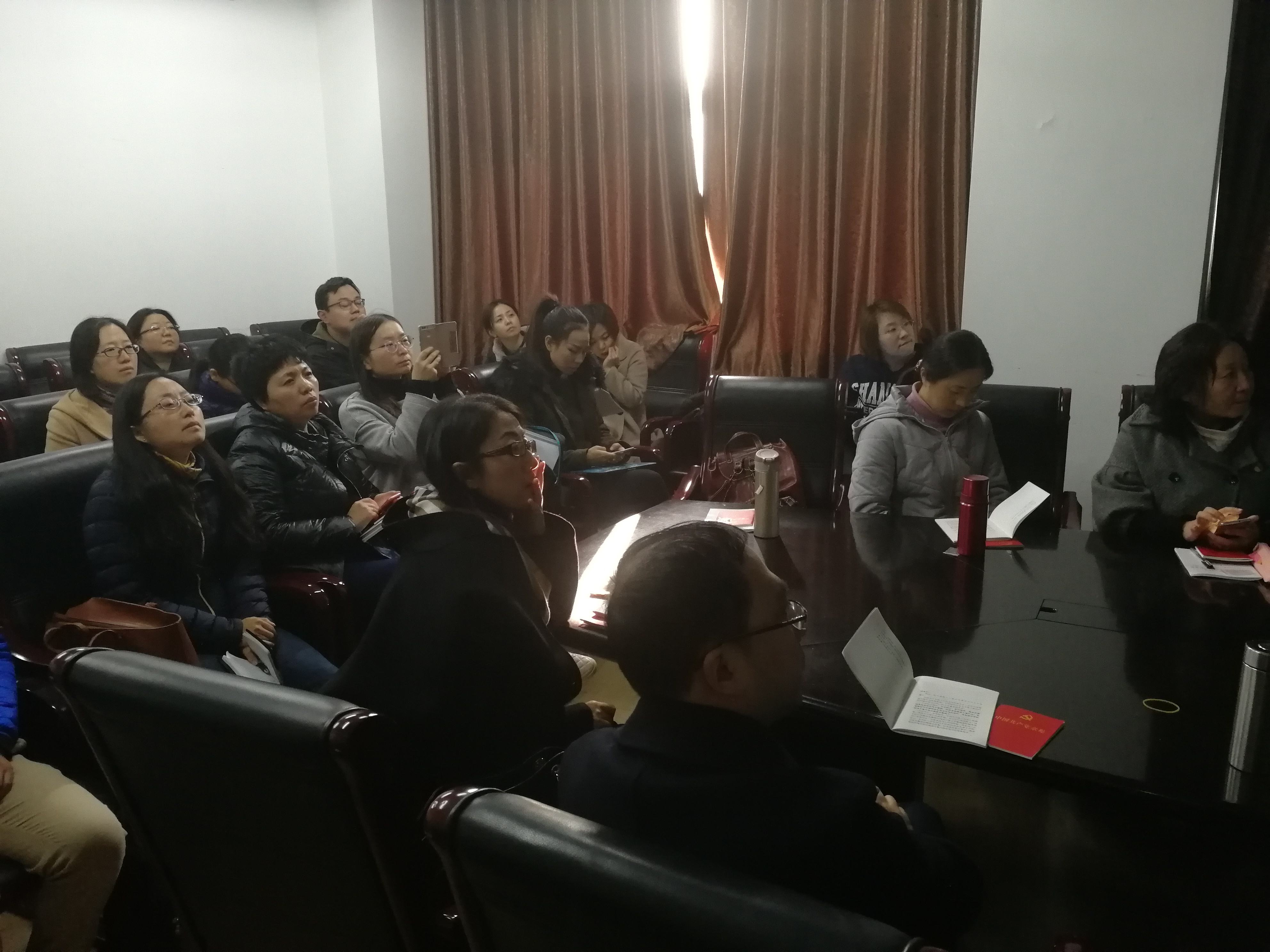 副校长冯庆华教授为我院教师作十九大精神学习专题报告